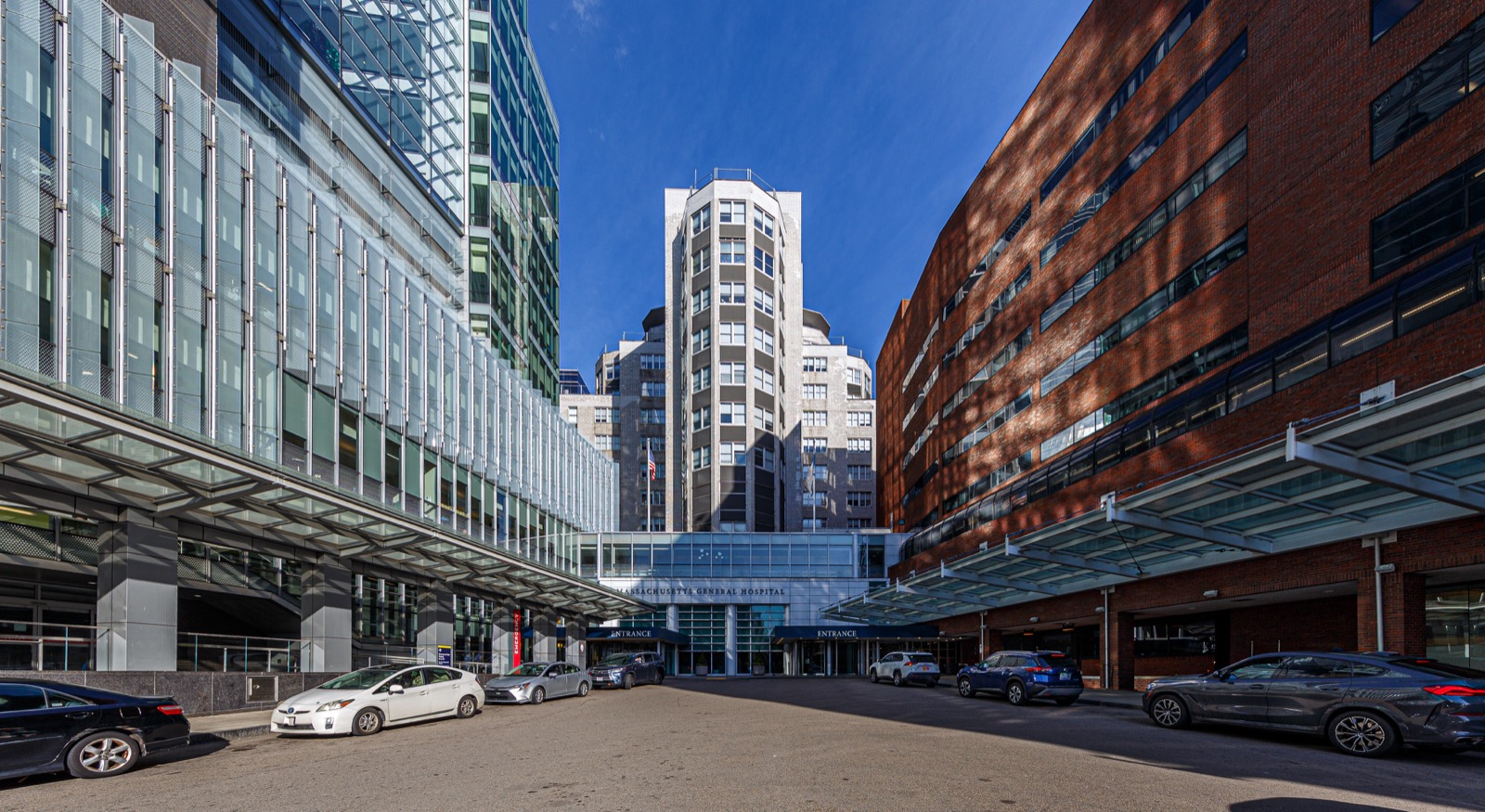 Massachusetts General Hospital main entrance